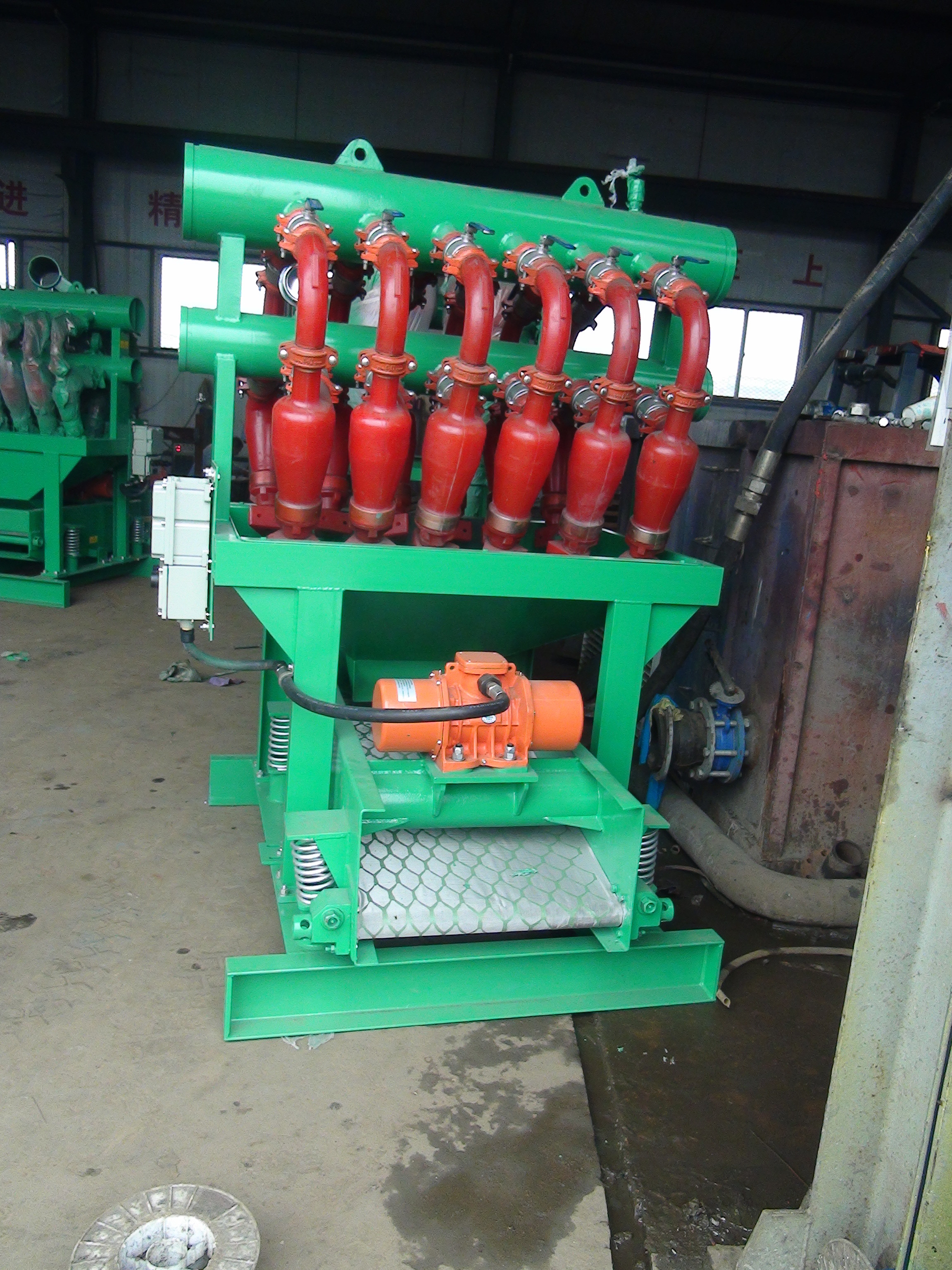 Second And Third Class Solids Control Equipment 15um - 44um 240m3/H